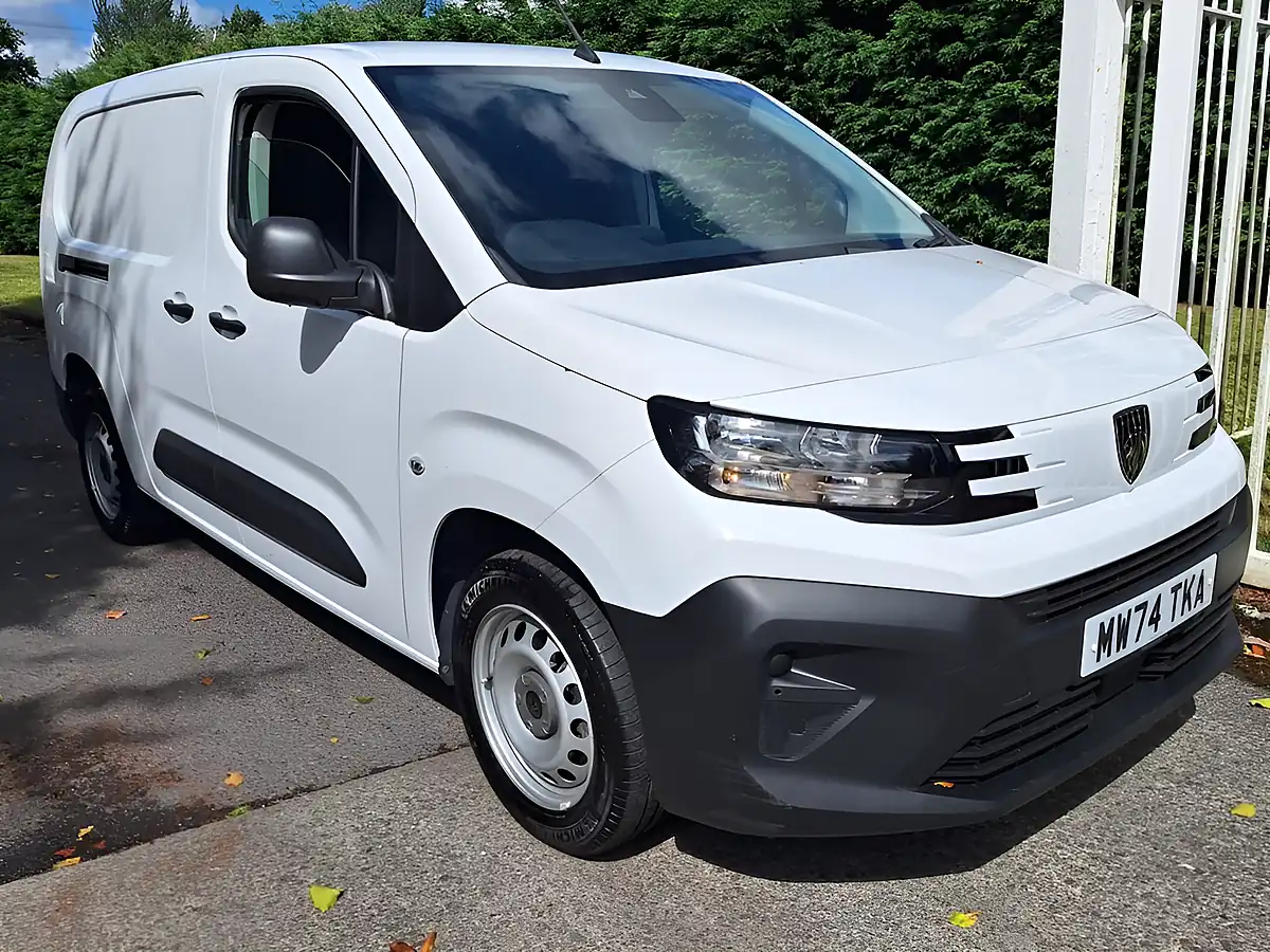 Used 2024 Peugeot Partner Professional Long White - Interior and Exterior details 5