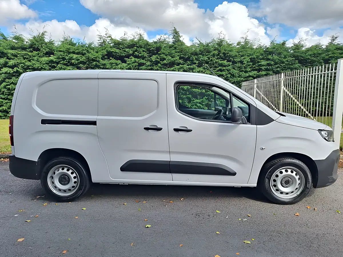 Used 2024 Peugeot Partner Professional Long White - Interior and Exterior details 6