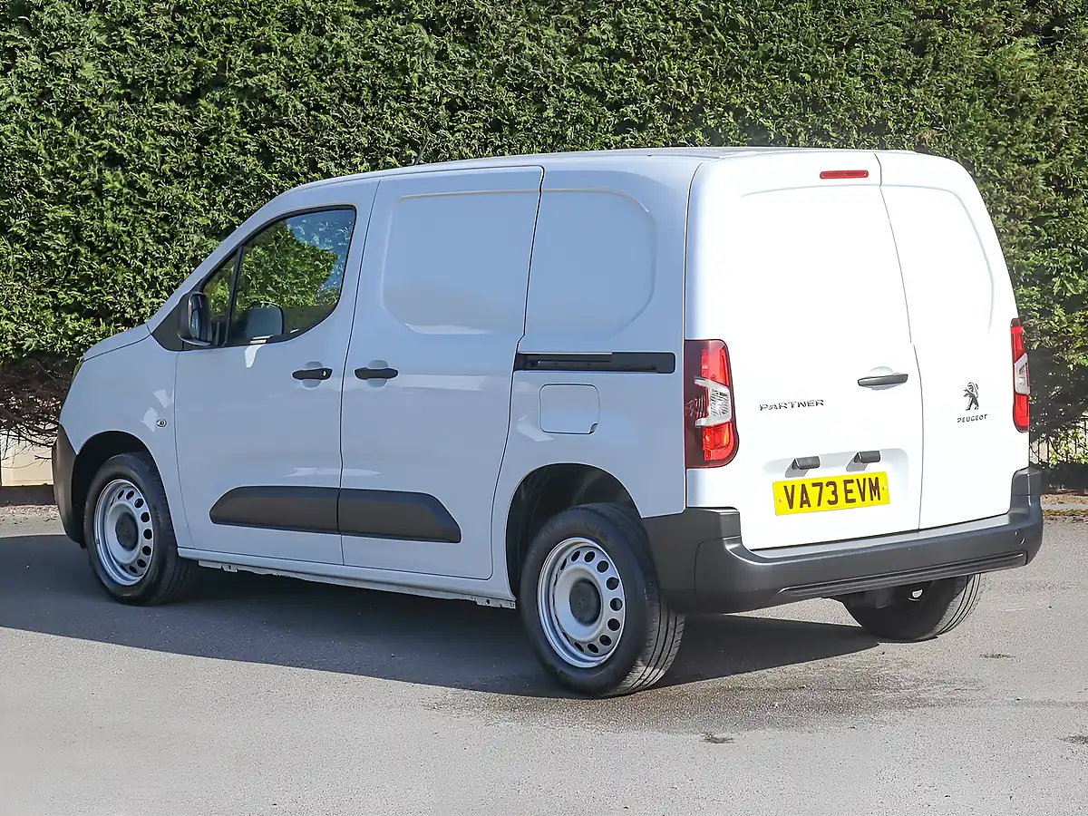 Used 2024 Peugeot Partner Professional Prem+ White - Interior and Exterior details 11