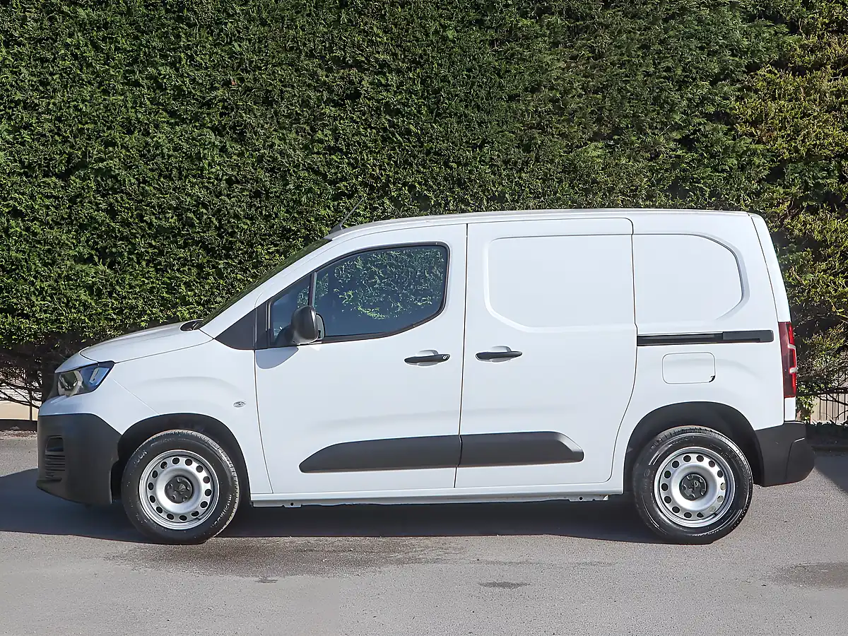 Used 2024 Peugeot Partner Professional Prem+ White - Interior and Exterior details 12