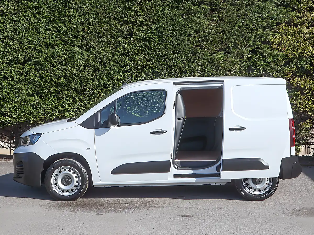 Used 2024 Peugeot Partner Professional Prem+ White - Interior and Exterior details 13