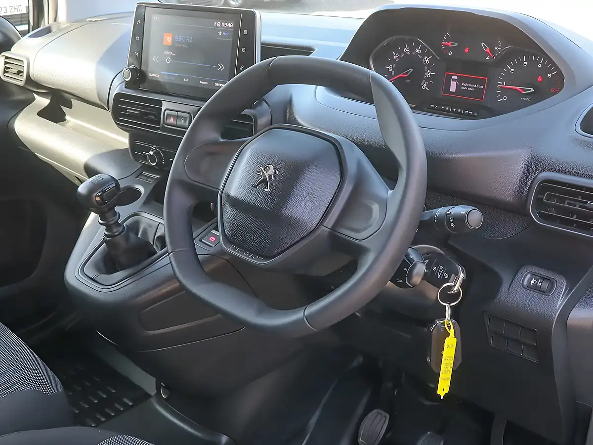 Used 2024 Peugeot Partner Professional Prem+ White - Interior and Exterior details 15