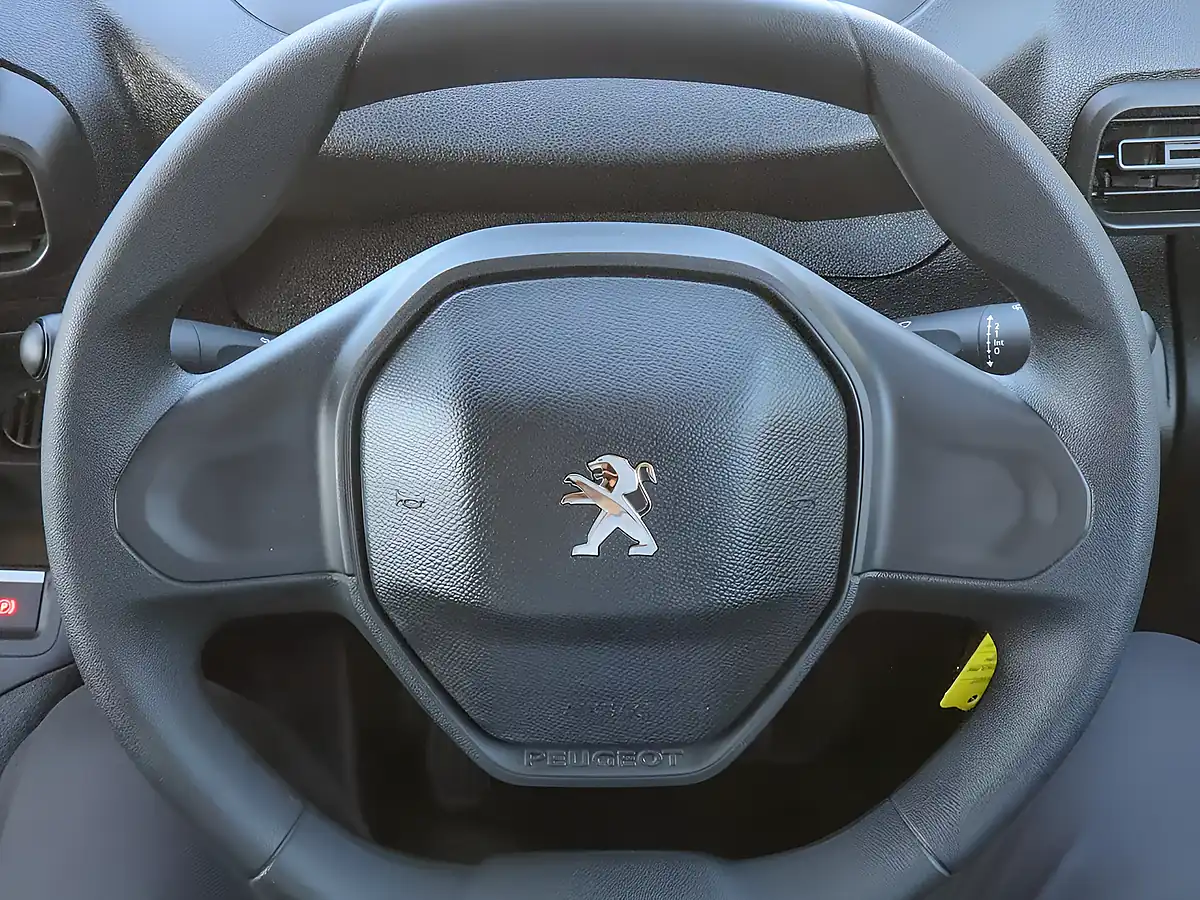 Used 2024 Peugeot Partner Professional Prem+ White - Interior and Exterior details 17