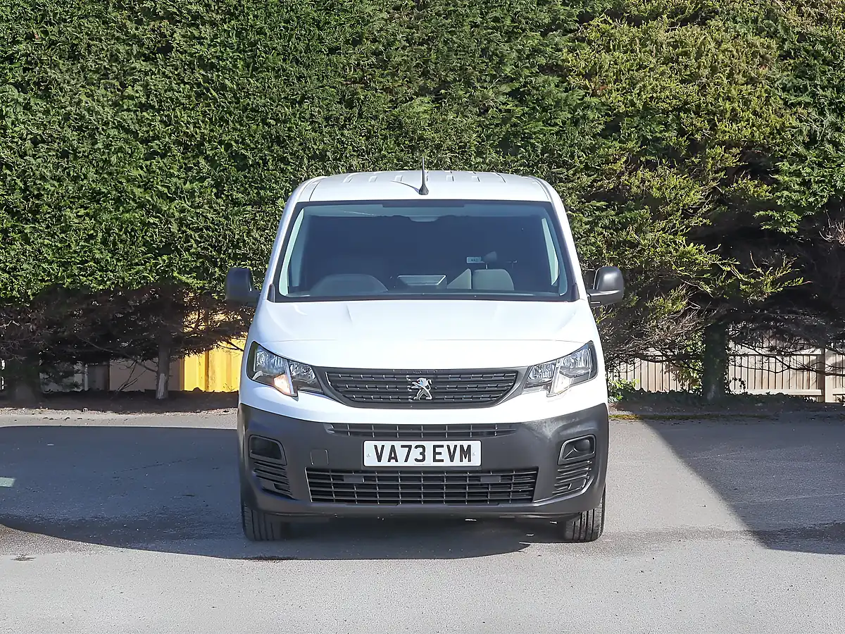 Used 2024 Peugeot Partner Professional Prem+ White - Interior and Exterior details 3