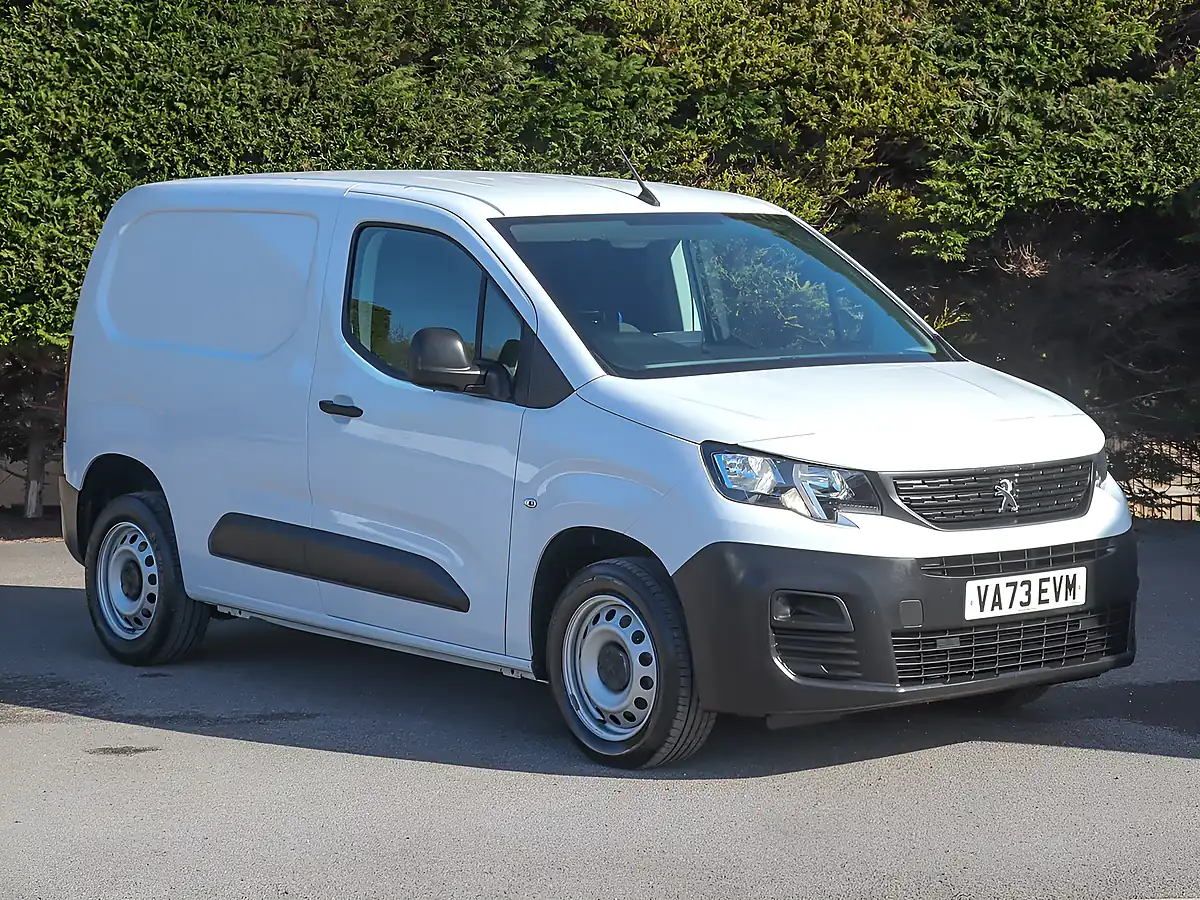 Used 2024 Peugeot Partner Professional Prem+ White - Interior and Exterior details 4