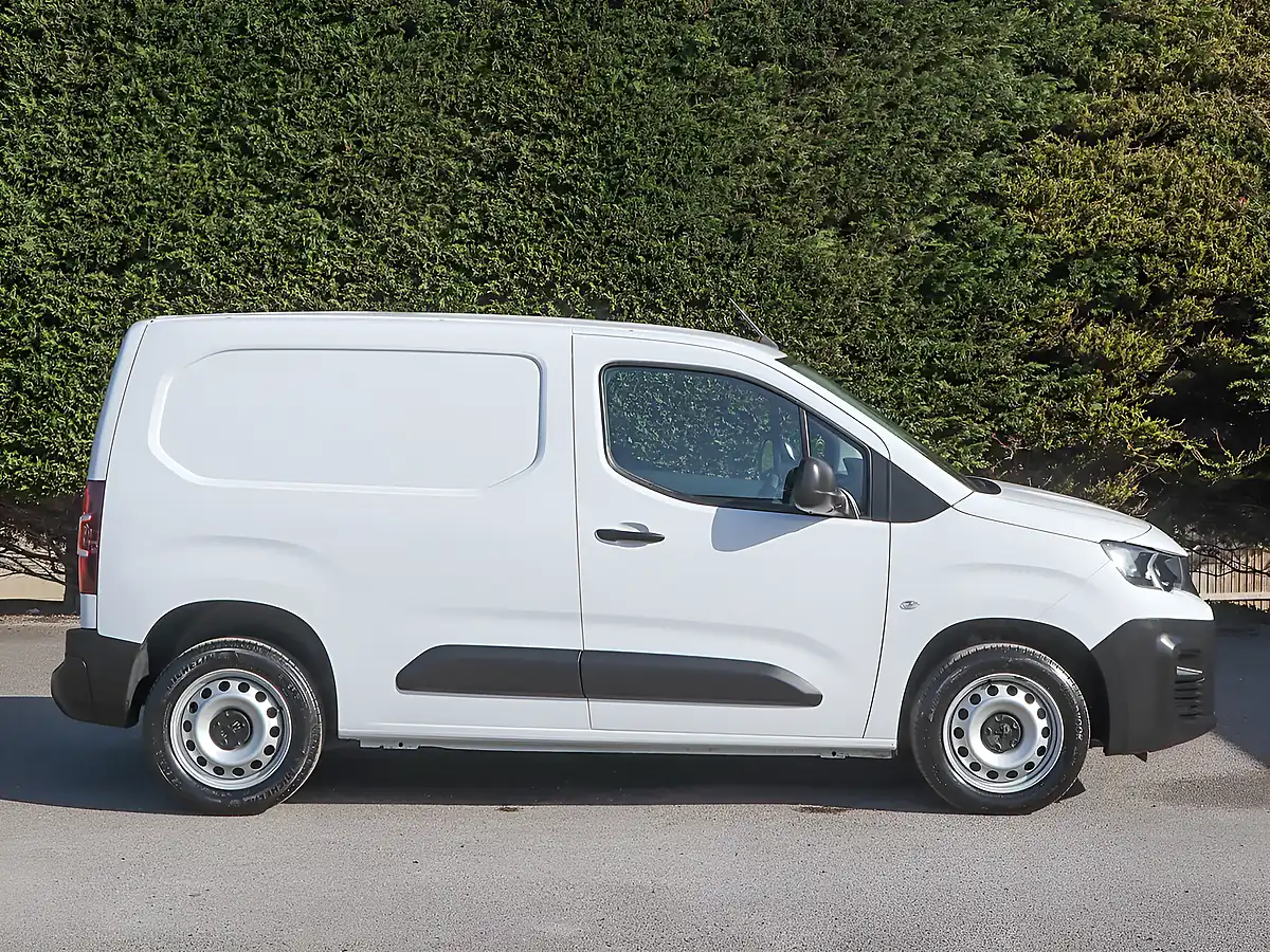 Used 2024 Peugeot Partner Professional Prem+ White - Interior and Exterior details 5
