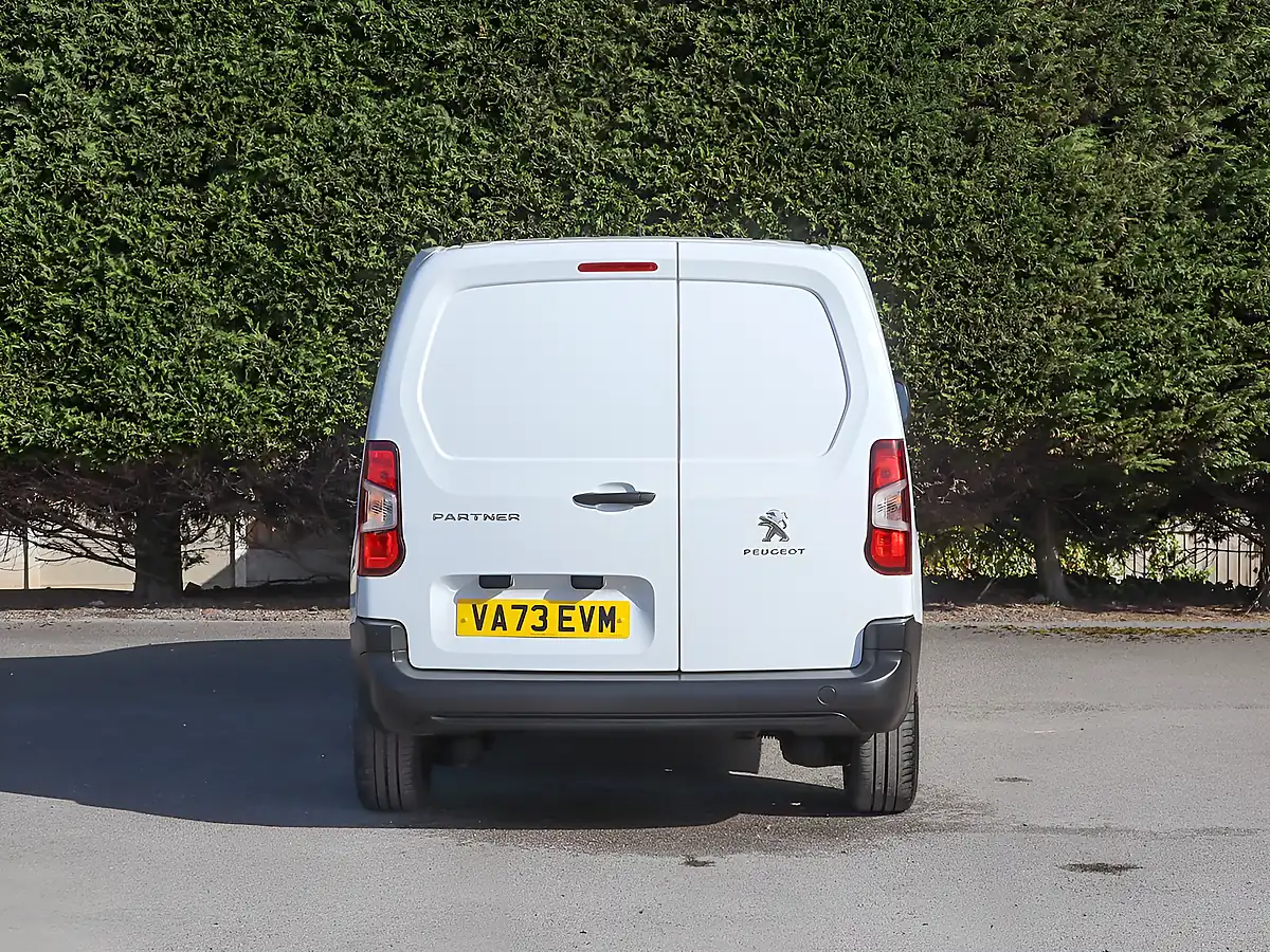 Used 2024 Peugeot Partner Professional Prem+ White - Interior and Exterior details 7