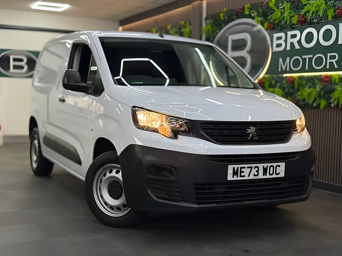 Used 2024 Peugeot Partner Professional Premium Plus L1 White - Front View