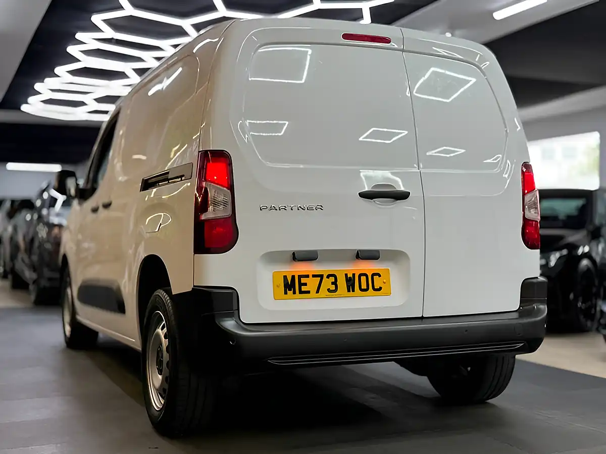 Used 2024 Peugeot Partner Professional Premium Plus L1 White - Interior and Exterior details 11