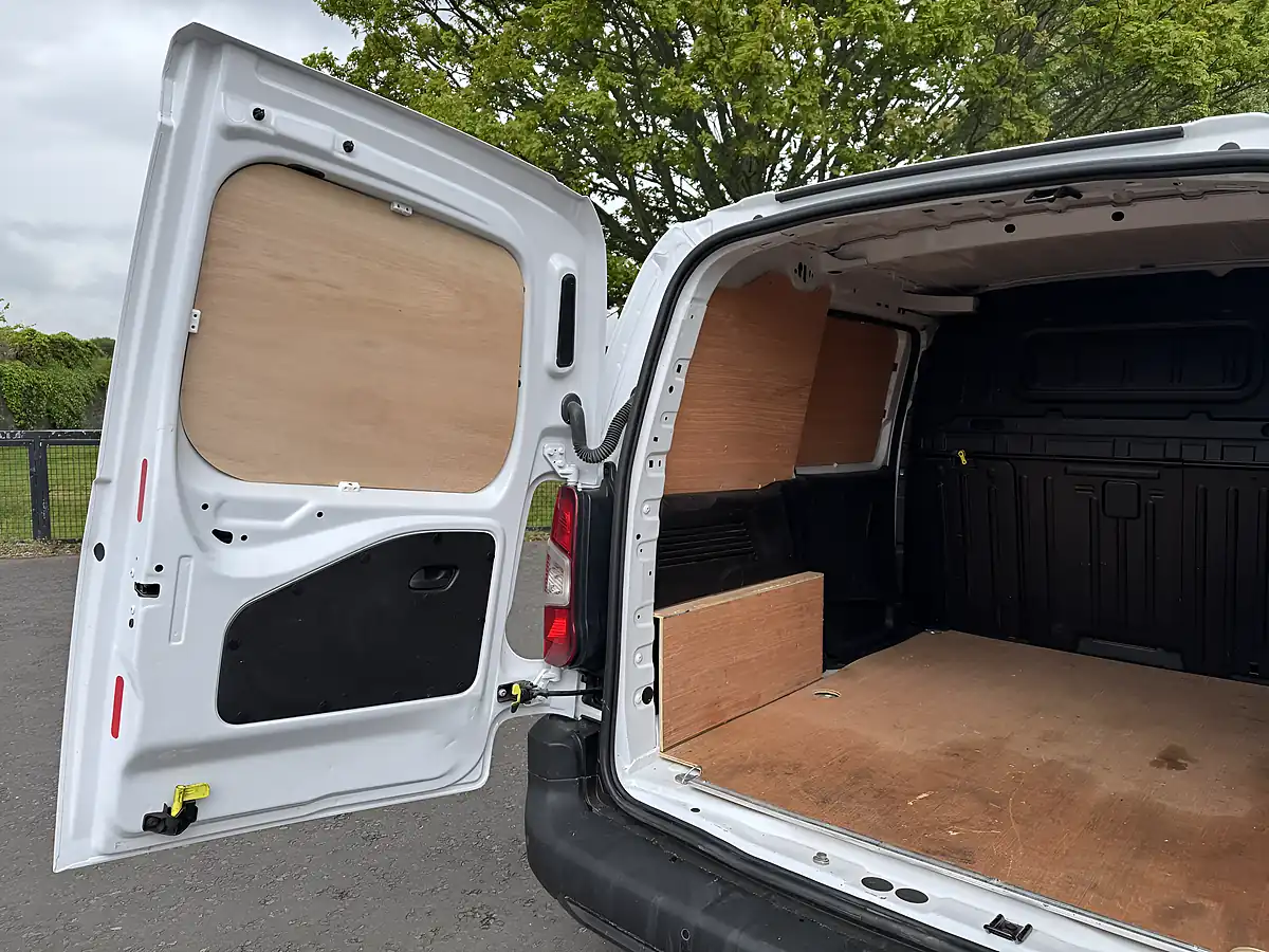 Used 2024 Peugeot Partner Professional Premium + White - Interior and Exterior details 11