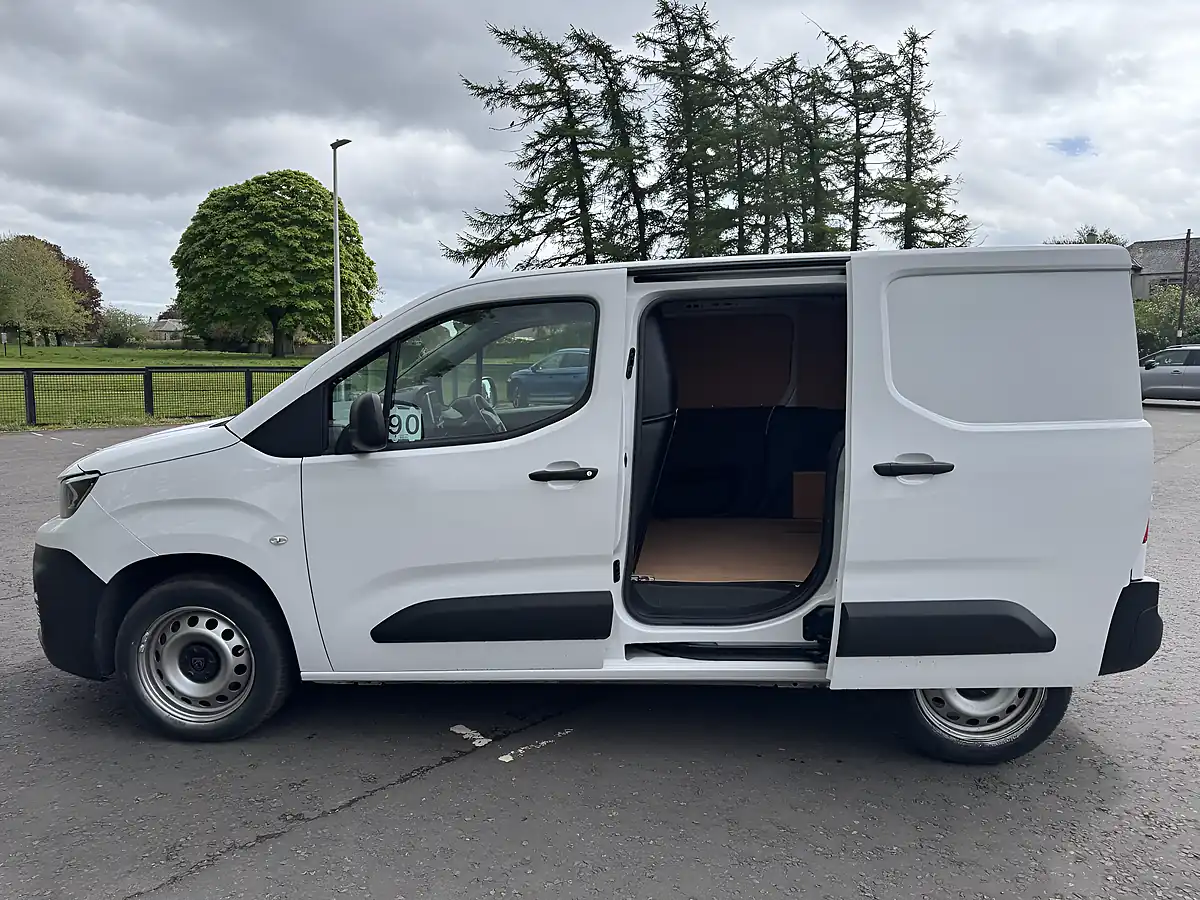 Used 2024 Peugeot Partner Professional Premium + White - Interior and Exterior details 13