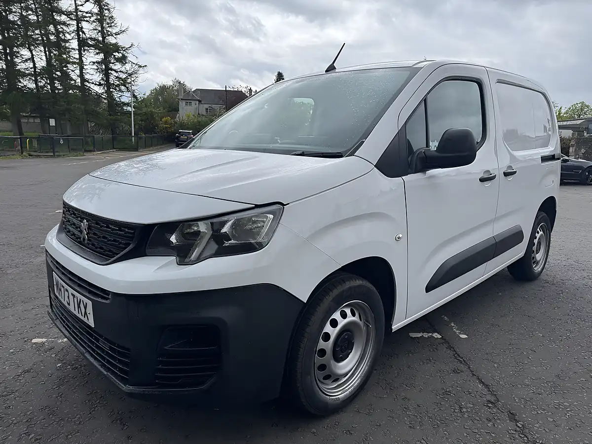 Used 2024 Peugeot Partner Professional Premium + White - Interior and Exterior details 3