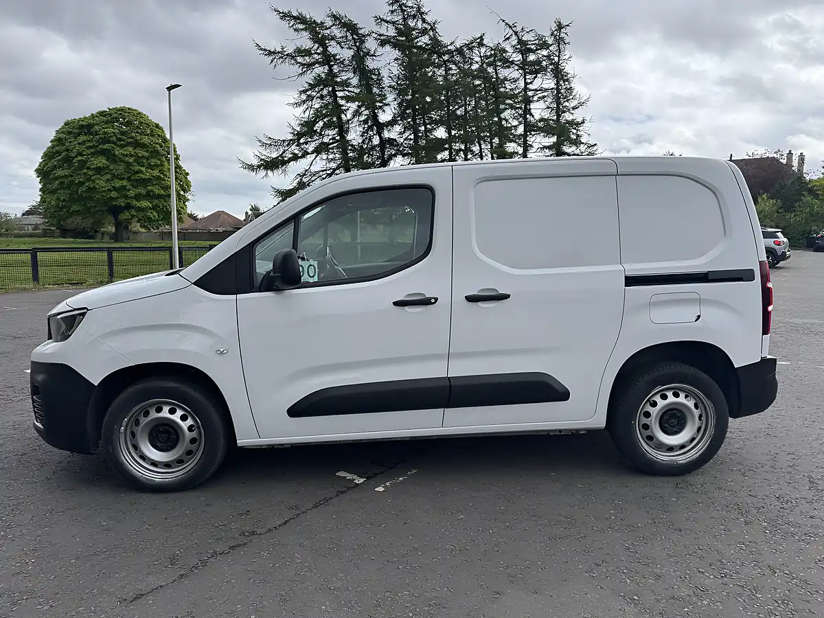 Used 2024 Peugeot Partner Professional Premium + White - Interior and Exterior details 4
