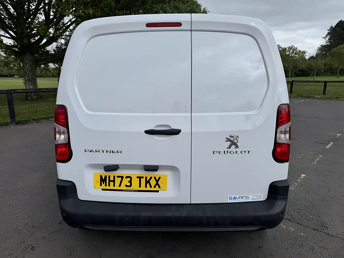 Used 2024 Peugeot Partner Professional Premium + White - Interior and Exterior details 6