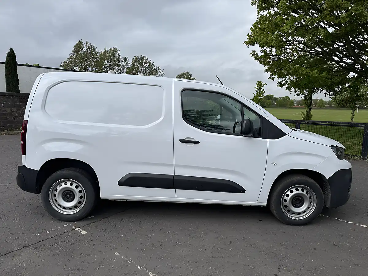Used 2024 Peugeot Partner Professional Premium + White - Interior and Exterior details 9