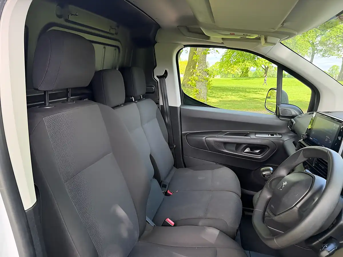 Used 2024 Peugeot Partner Professional Premium White - Interior and Exterior details 11