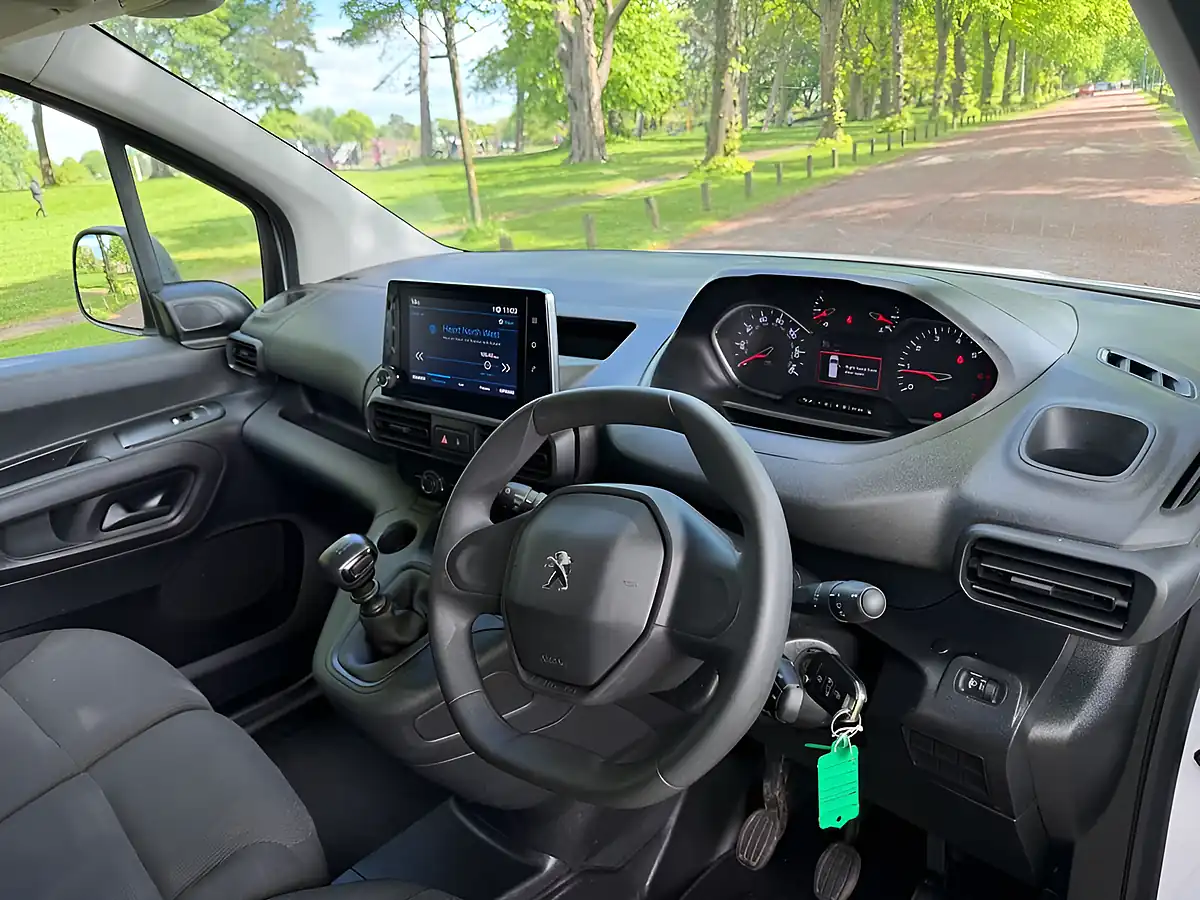 Used 2024 Peugeot Partner Professional Premium White - Interior and Exterior details 12