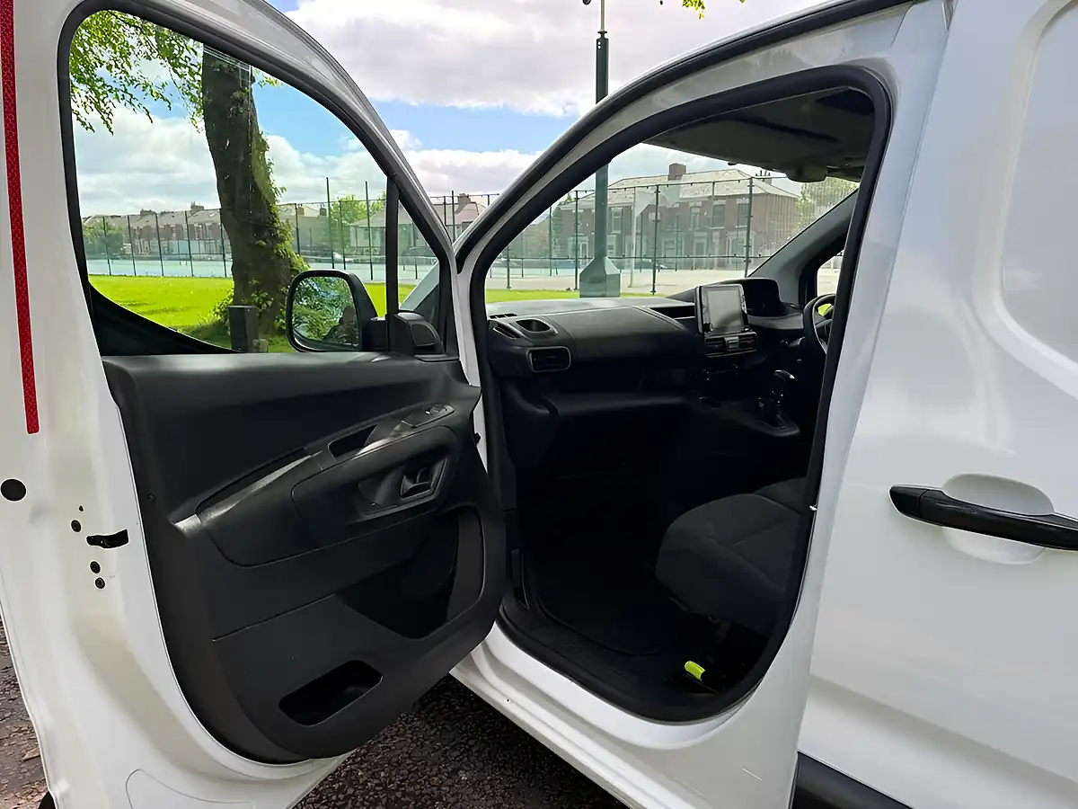 Used 2024 Peugeot Partner Professional Premium White - Interior and Exterior details 14