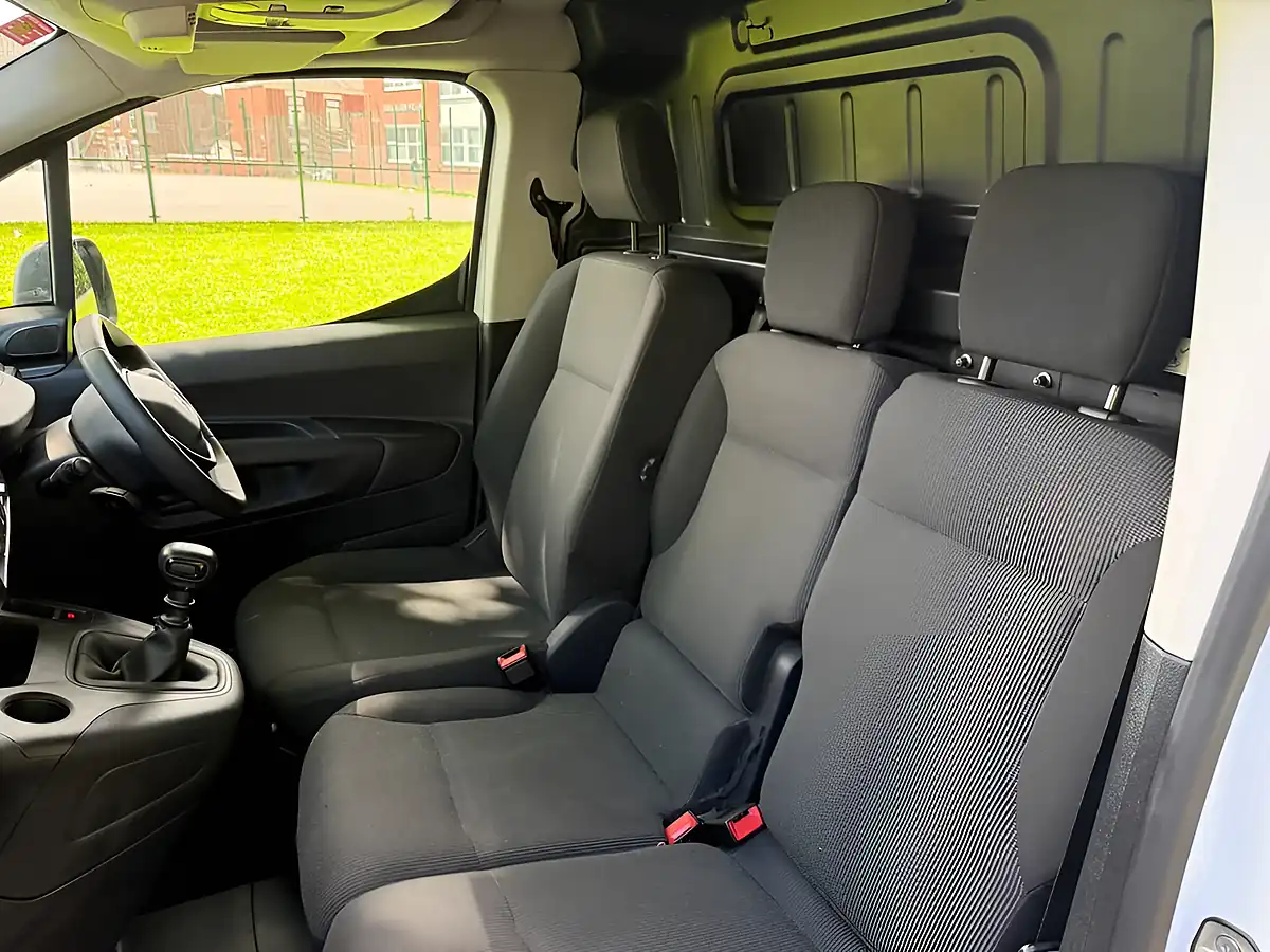 Used 2024 Peugeot Partner Professional Premium White - Interior and Exterior details 16