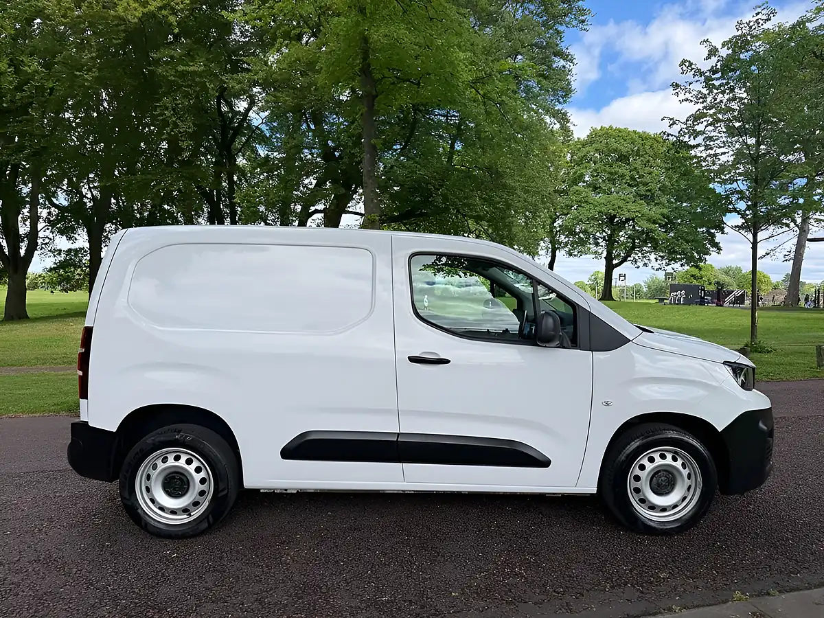 Used 2024 Peugeot Partner Professional Premium White - Interior and Exterior details 2