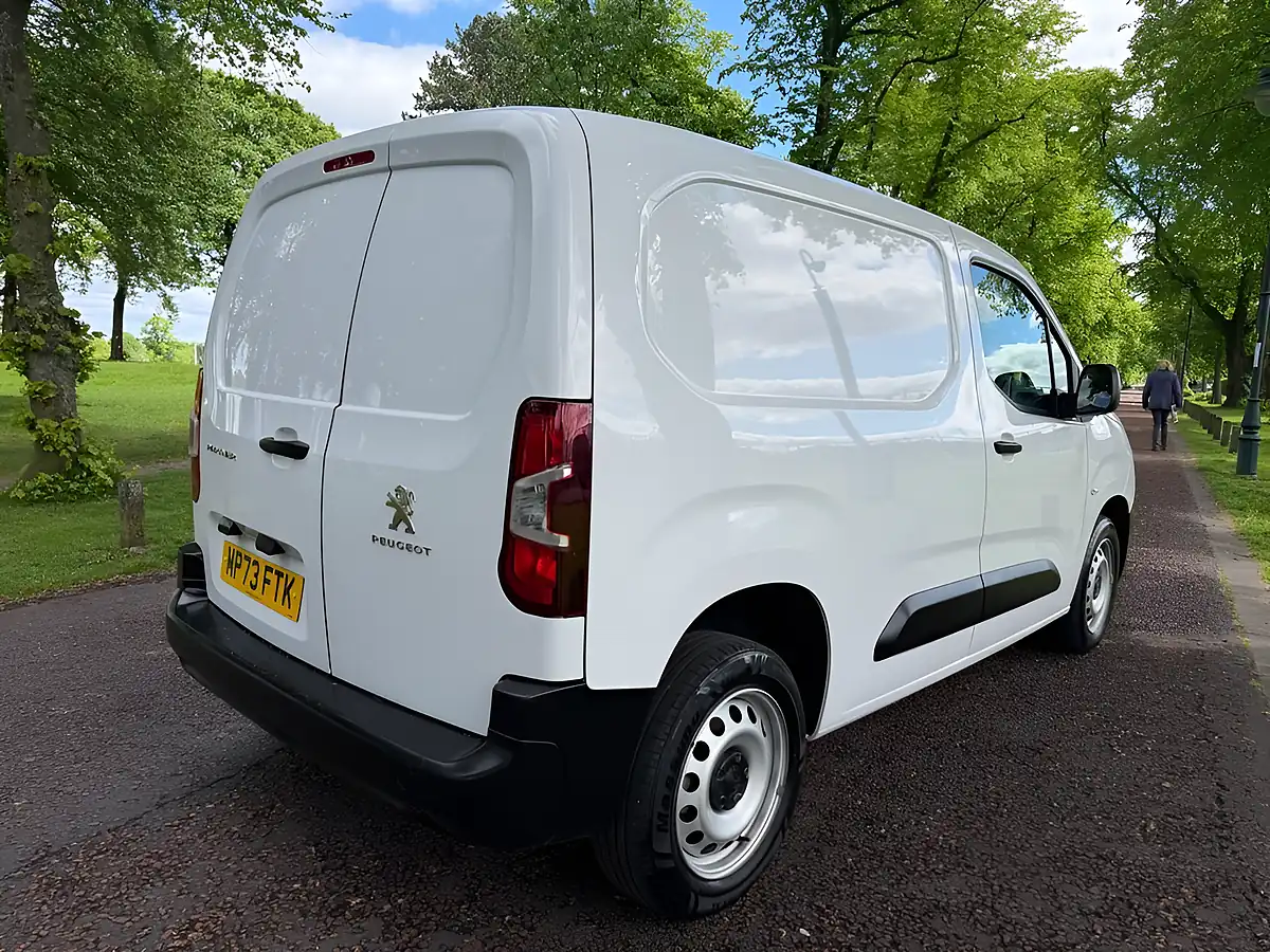 Used 2024 Peugeot Partner Professional Premium White - Interior and Exterior details 3