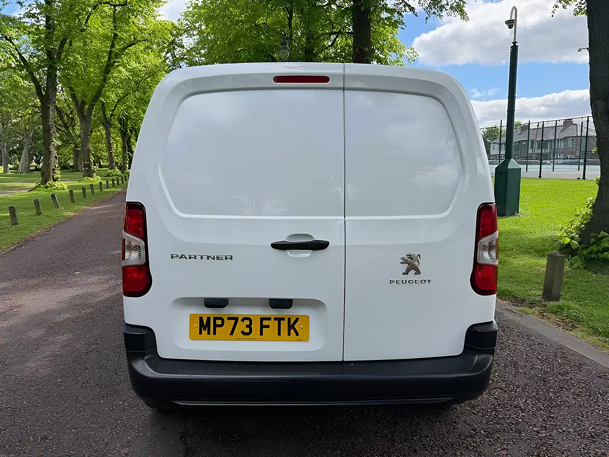 Used 2024 Peugeot Partner Professional Premium White - Interior and Exterior details 4