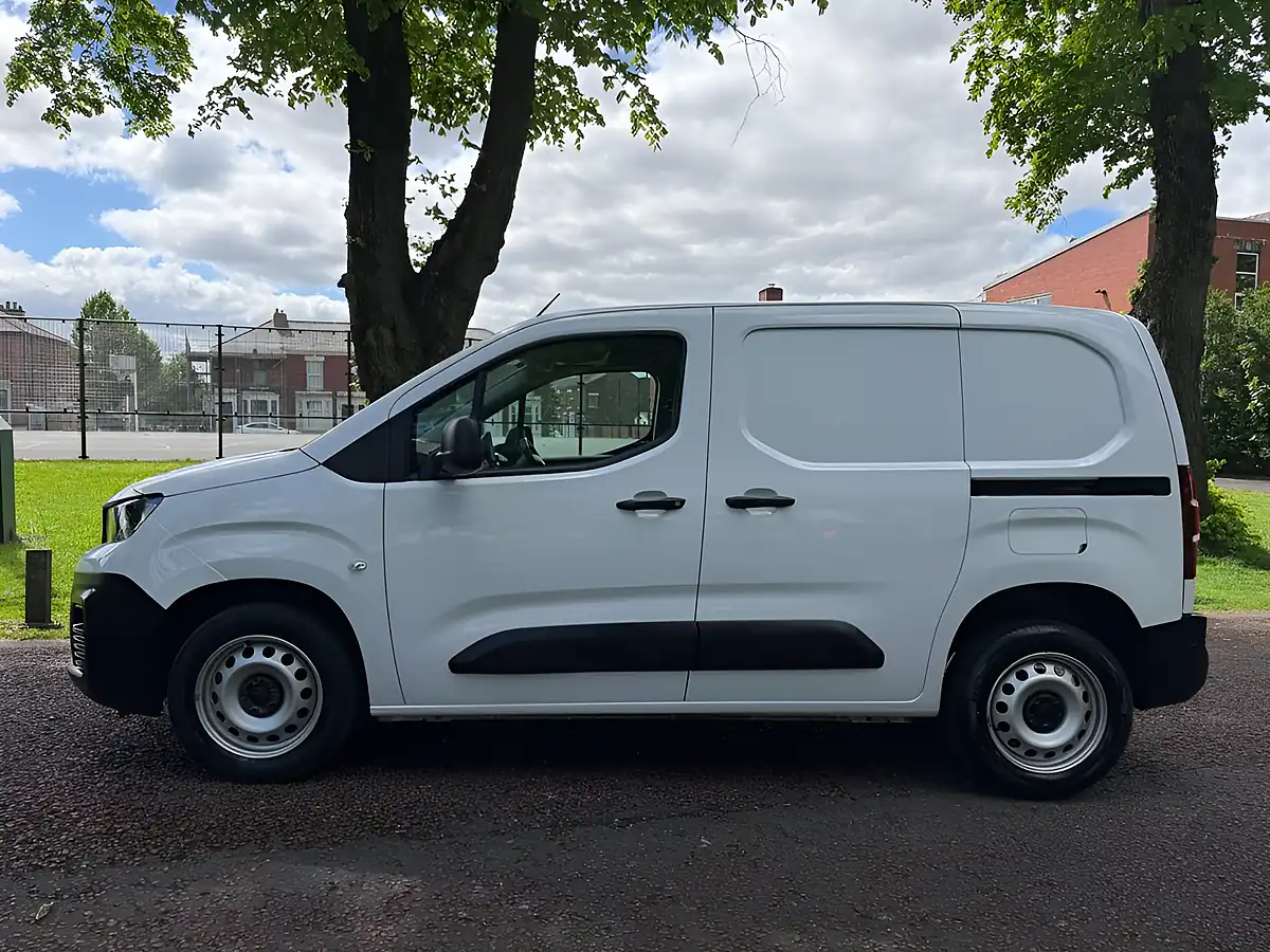 Used 2024 Peugeot Partner Professional Premium White - Interior and Exterior details 6