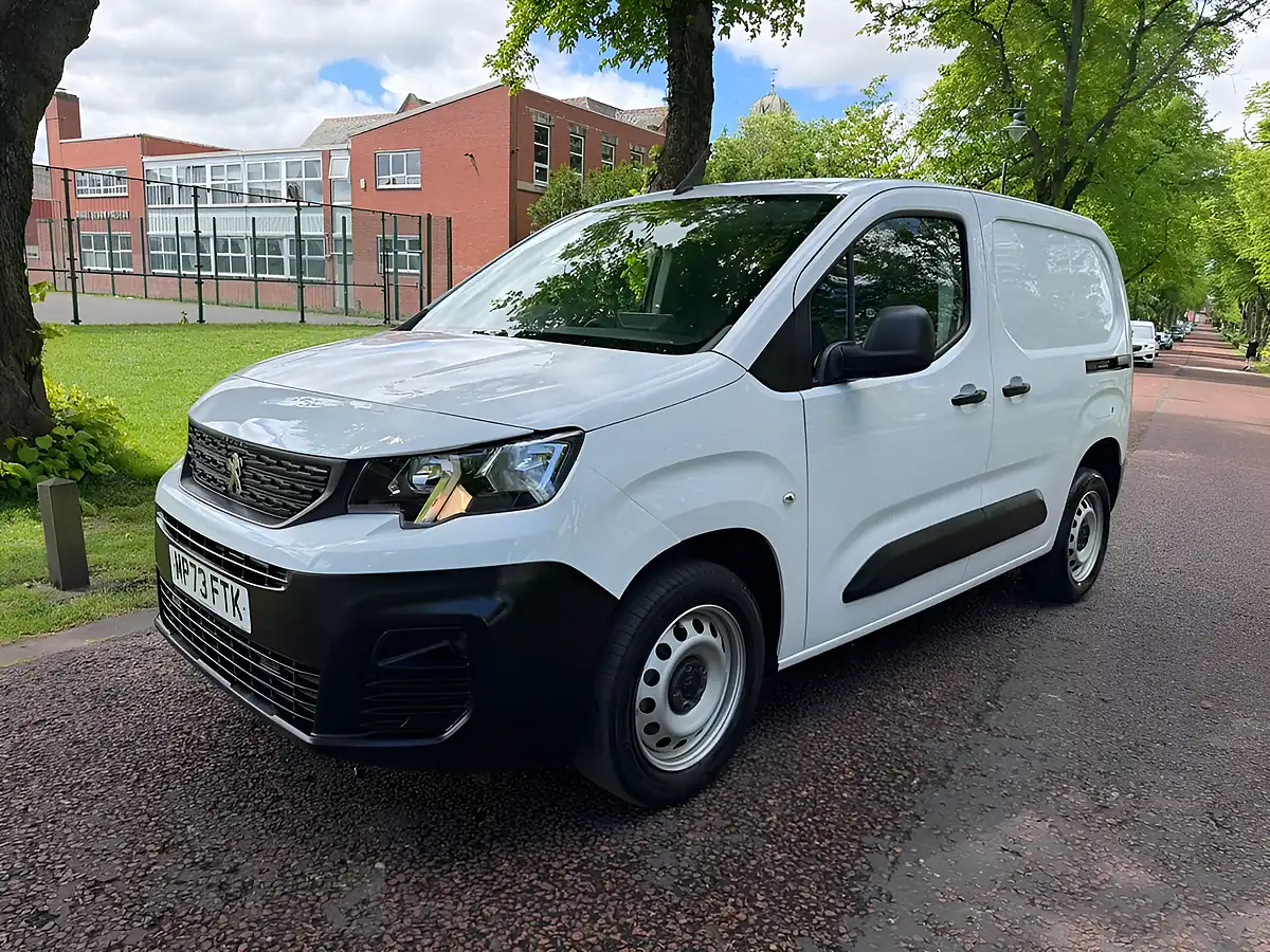 Used 2024 Peugeot Partner Professional Premium White - Interior and Exterior details 7