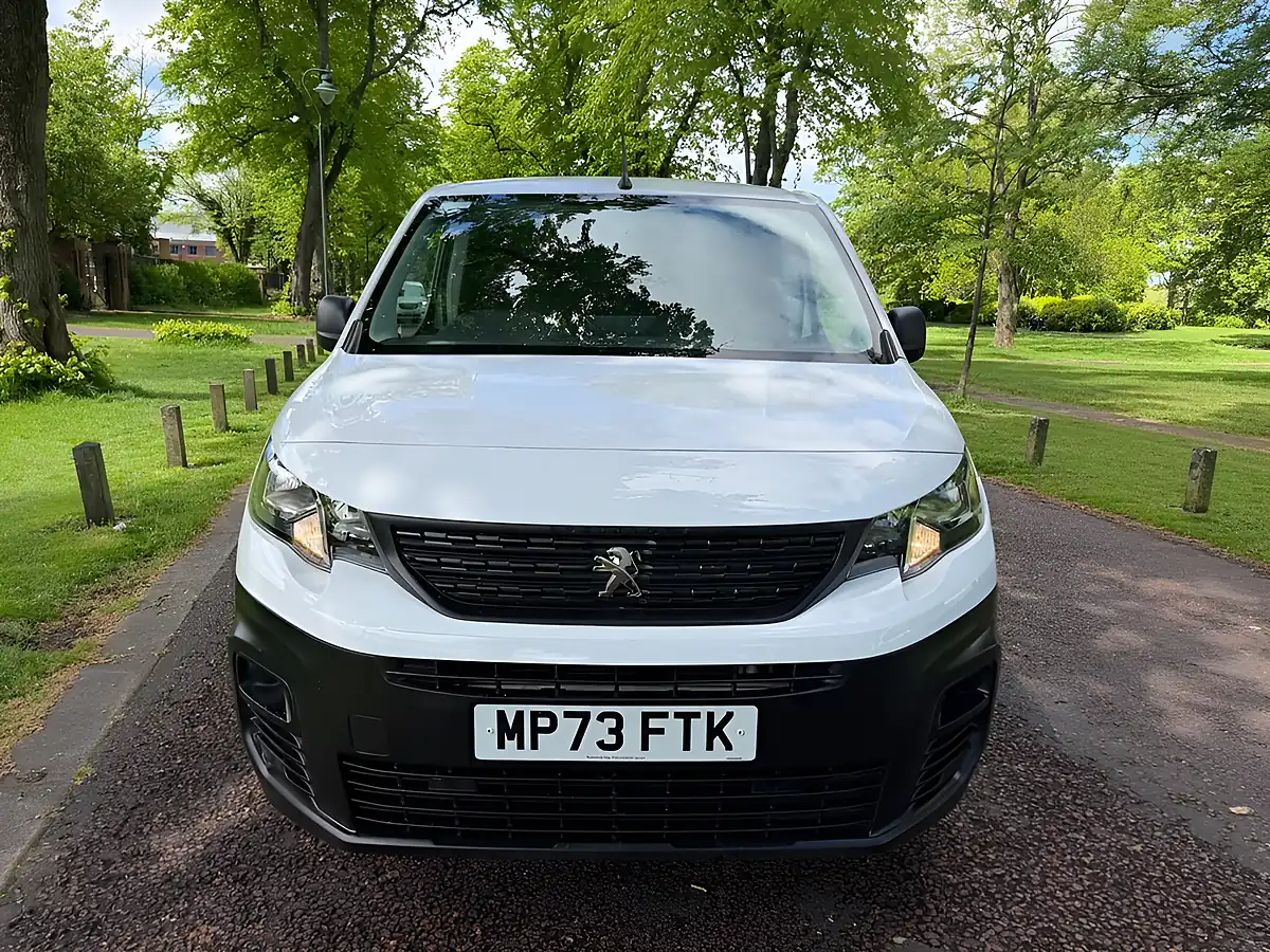 Used 2024 Peugeot Partner Professional Premium White - Interior and Exterior details 8