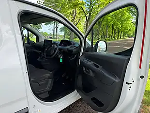 Used 2024 Peugeot Partner Professional Premium White - Interior and Exterior details 9