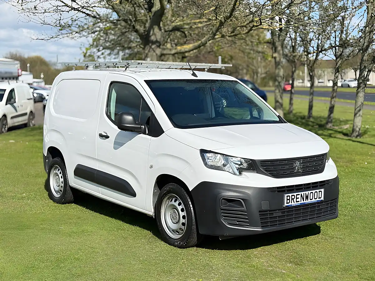 Used 2024 Peugeot Partner Professional Premium White - Front View