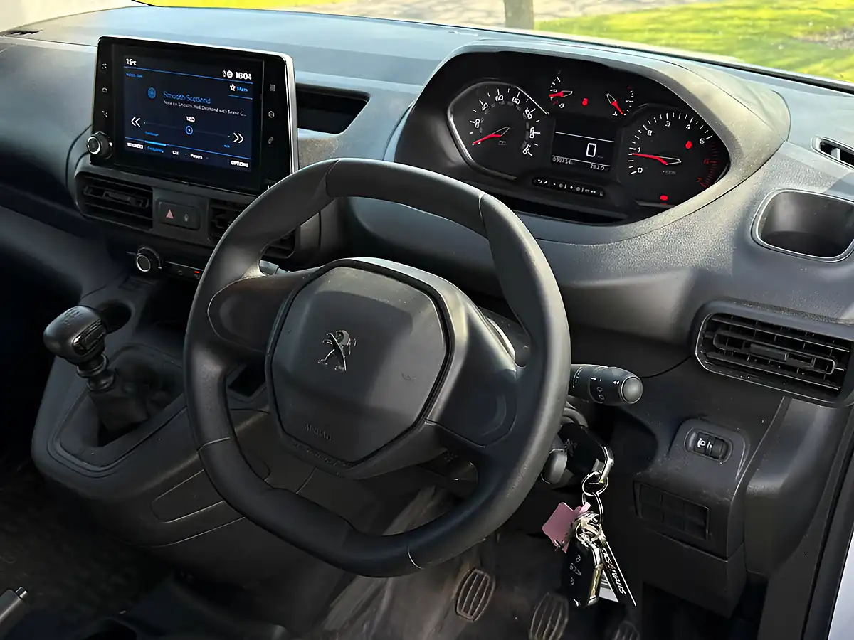 Used 2024 Peugeot Partner Professional Premium White - Interior and Exterior details 12