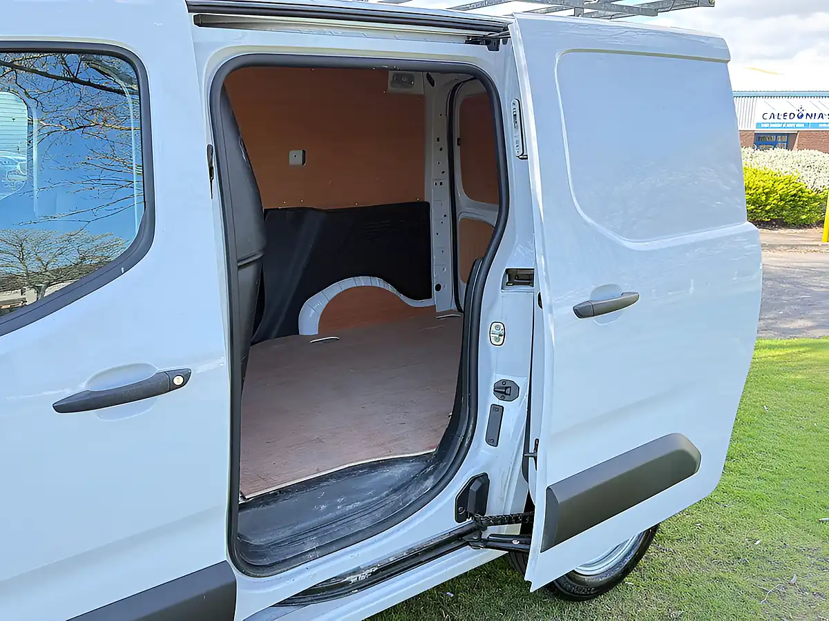 Used 2024 Peugeot Partner Professional Premium White - Interior and Exterior details 13