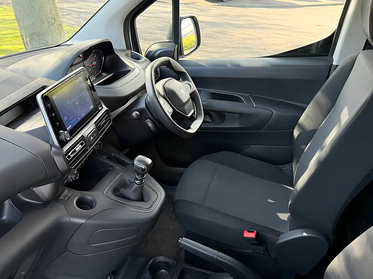Used 2024 Peugeot Partner Professional Premium White - Interior and Exterior details 14