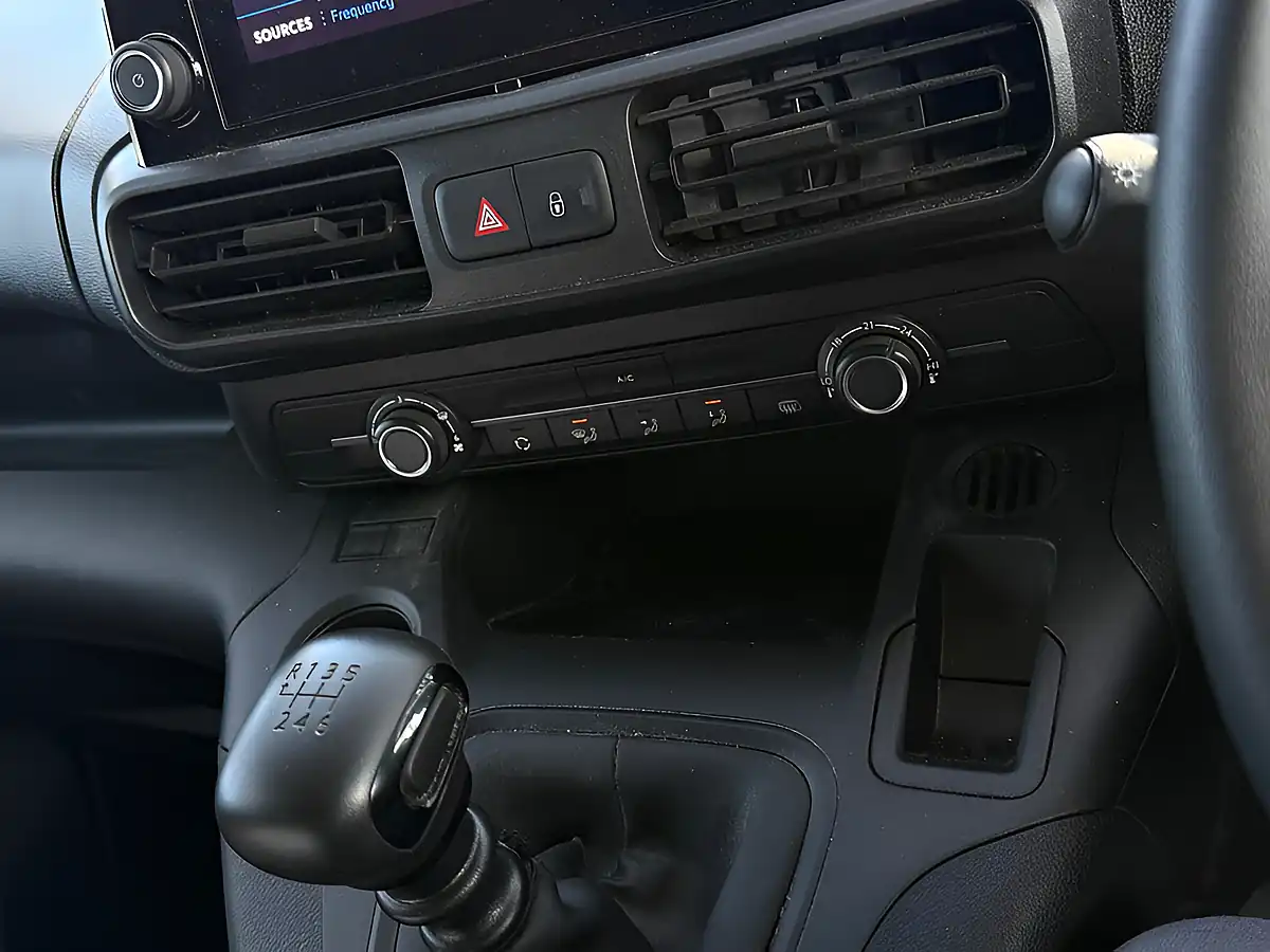 Used 2024 Peugeot Partner Professional Premium White - Interior and Exterior details 16