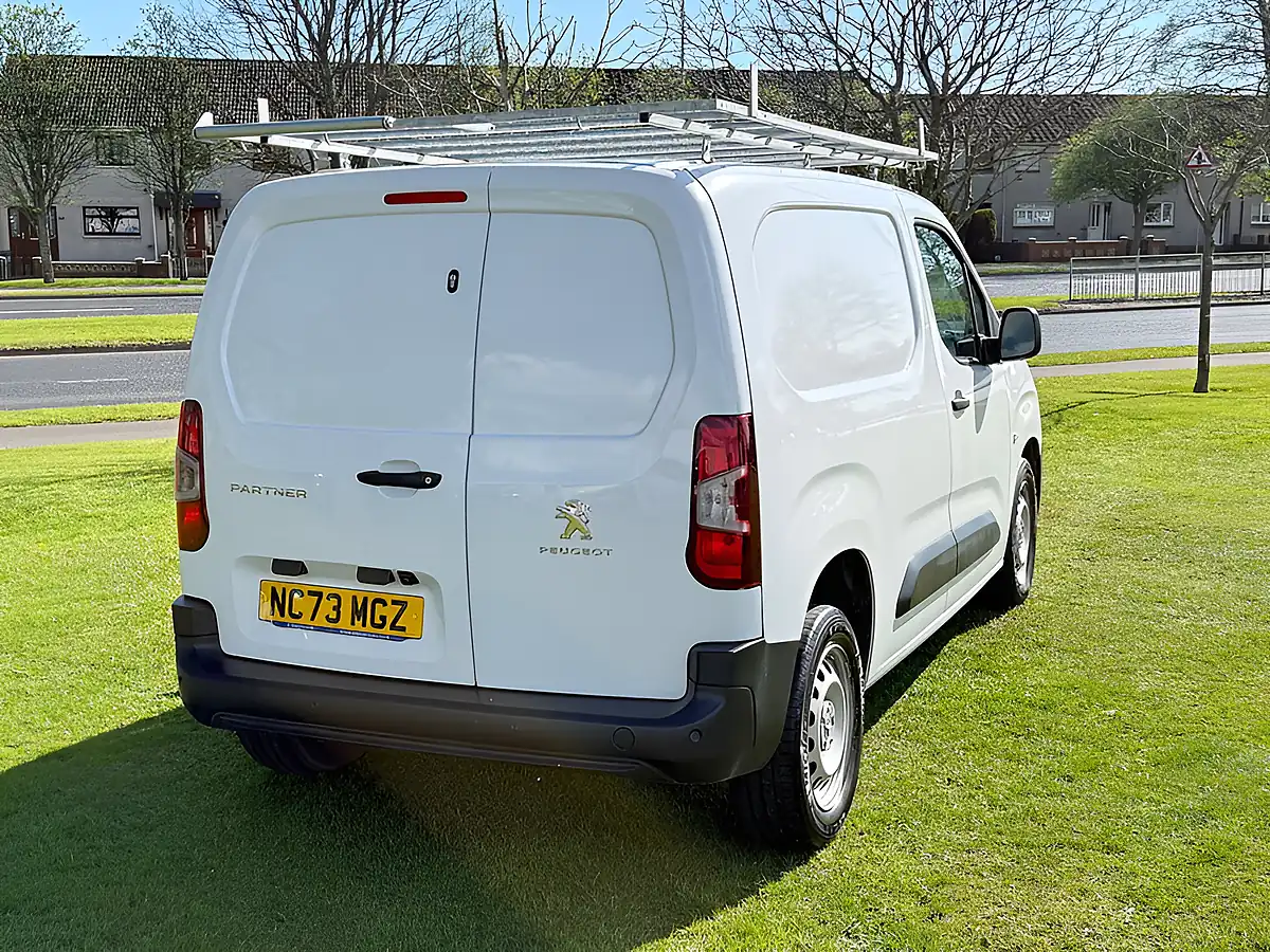 Used 2024 Peugeot Partner Professional Premium White - Interior and Exterior details 5