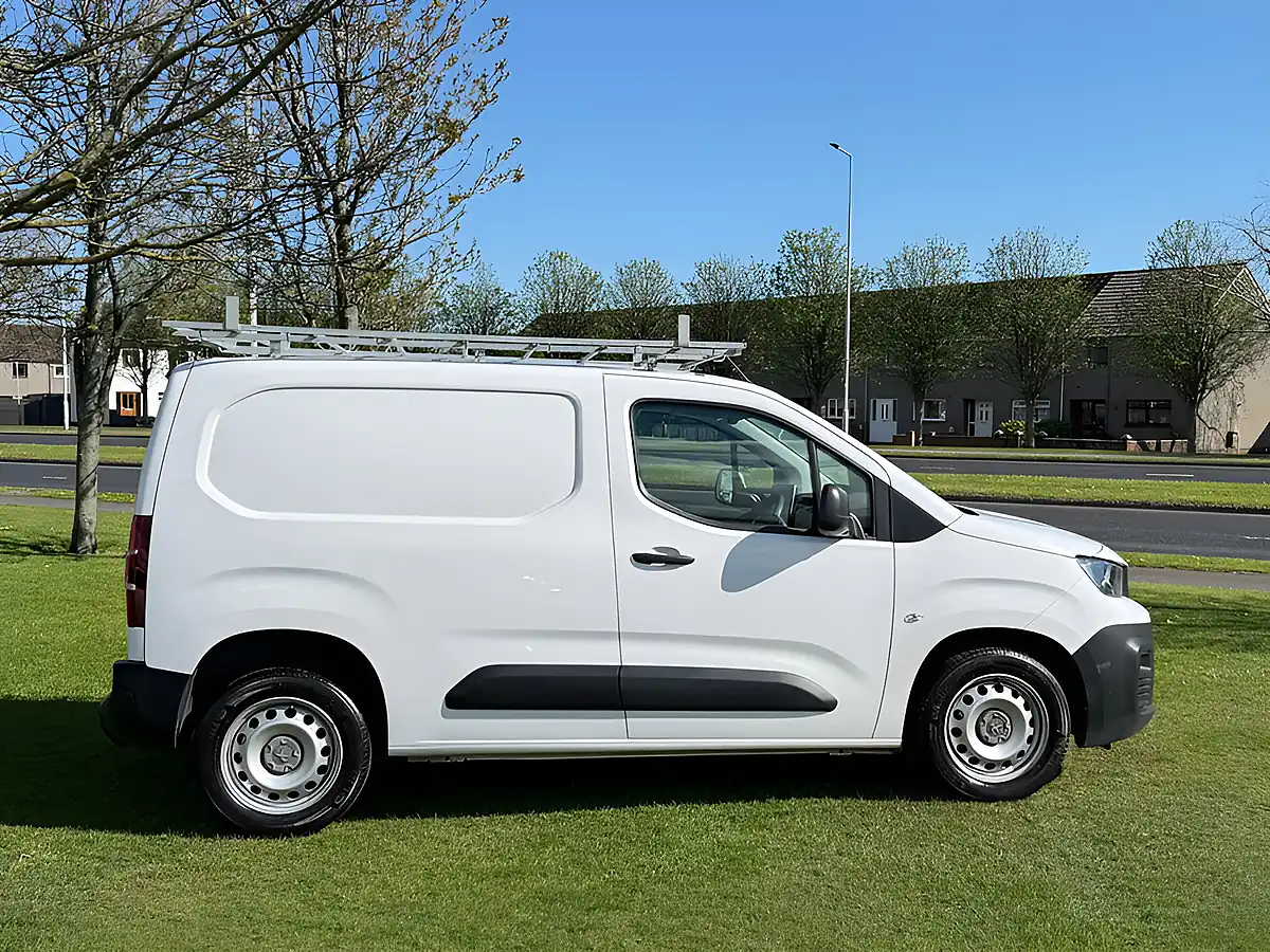 Used 2024 Peugeot Partner Professional Premium White - Interior and Exterior details 6