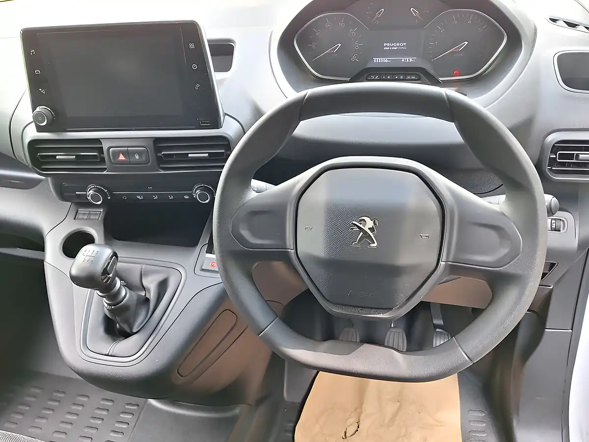 Used 2024 Peugeot Partner Professional Premium White - Interior and Exterior details 12