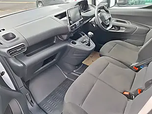 Used 2024 Peugeot Partner Professional Premium White - Interior and Exterior details 14