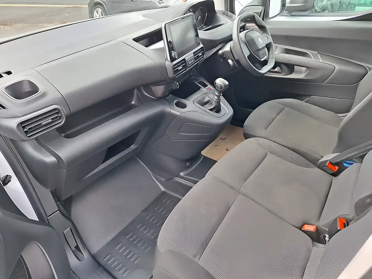 Used 2024 Peugeot Partner Professional Premium White - Interior and Exterior details 14