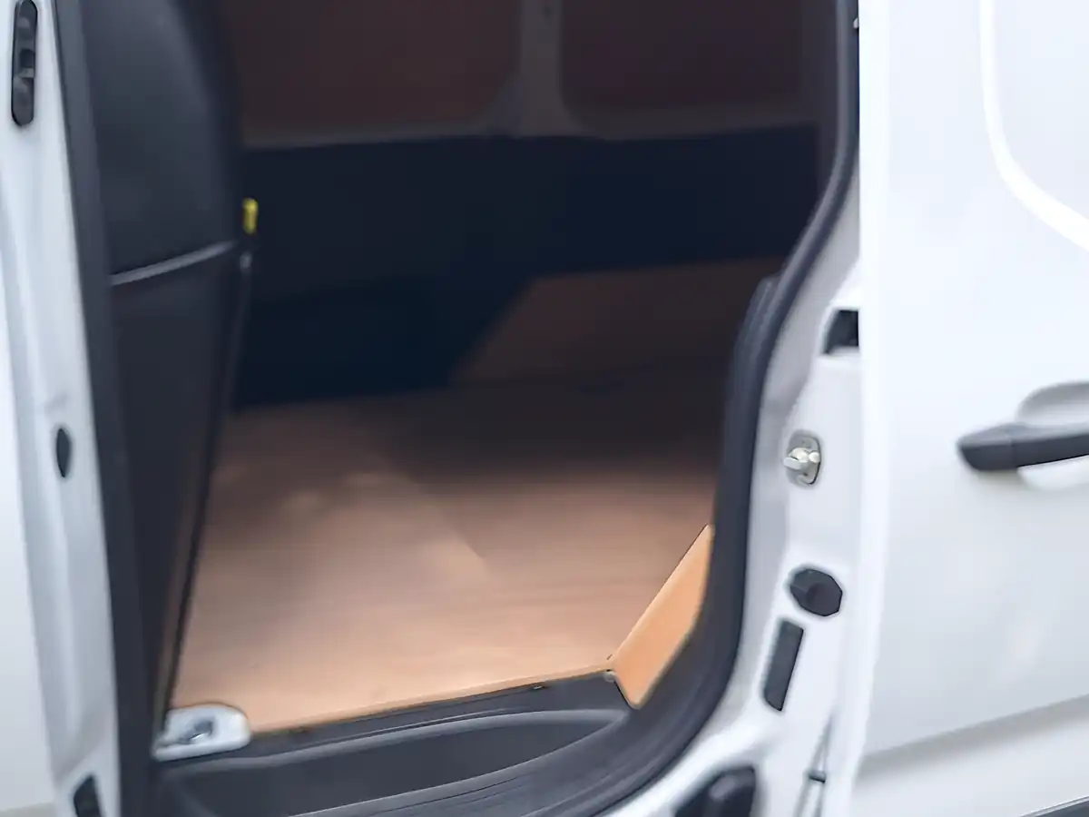Used 2024 Peugeot Partner Professional Premium White - Interior and Exterior details 20