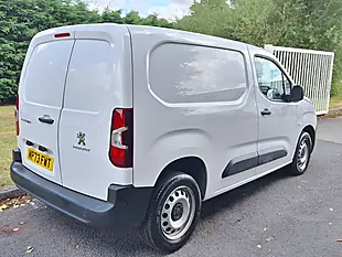 Used 2024 Peugeot Partner Professional Premium White - Interior and Exterior details 3