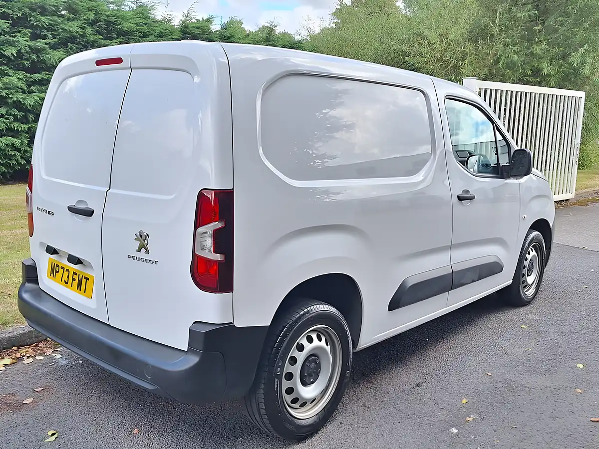 Used 2024 Peugeot Partner Professional Premium White - Interior and Exterior details 3