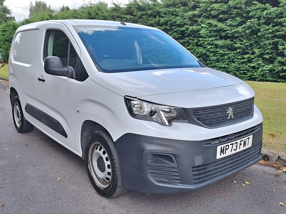 Used 2024 Peugeot Partner Professional Premium White - Interior and Exterior details 5