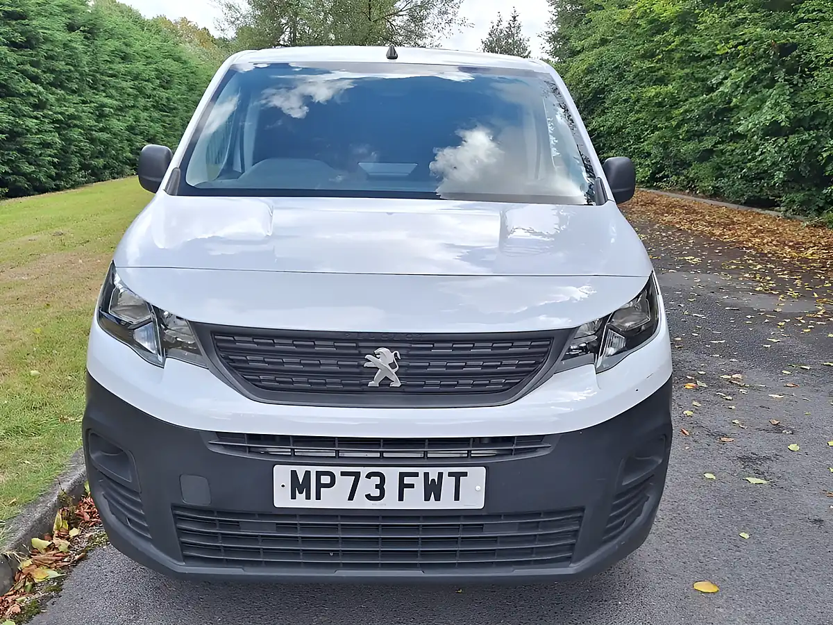 Used 2024 Peugeot Partner Professional Premium White - Interior and Exterior details 6