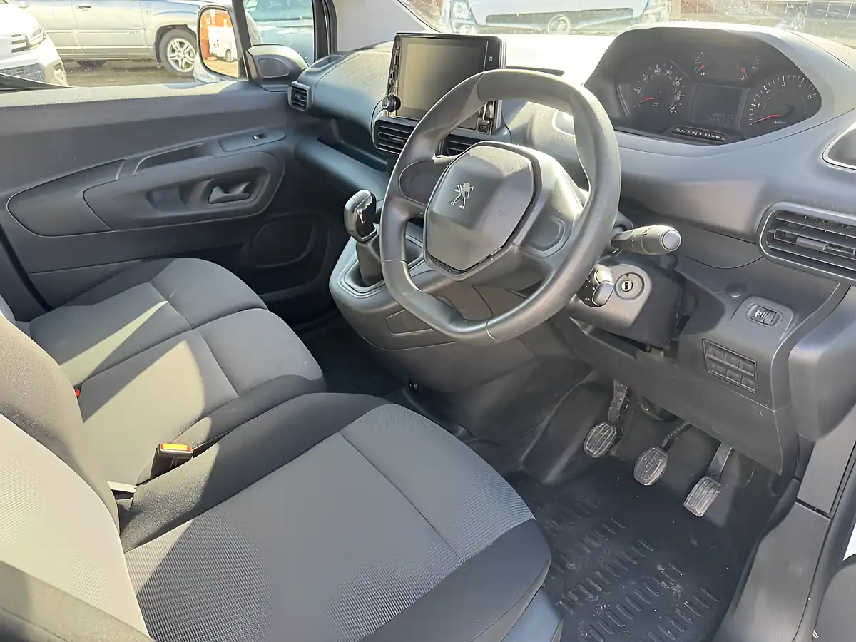 Used 2024 Peugeot Partner Professional Premium White - Interior and Exterior details 10