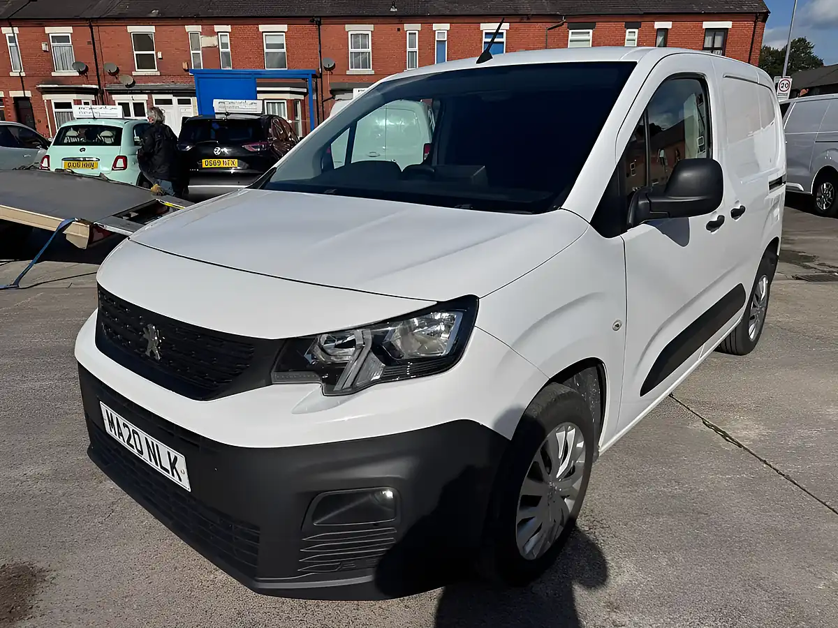 Used 2024 Peugeot Partner Professional Premium White - Interior and Exterior details 3