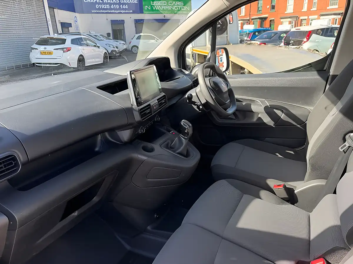 Used 2024 Peugeot Partner Professional Premium White - Interior and Exterior details 6
