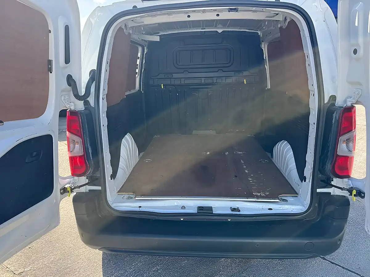 Used 2024 Peugeot Partner Professional Premium White - Interior and Exterior details 7