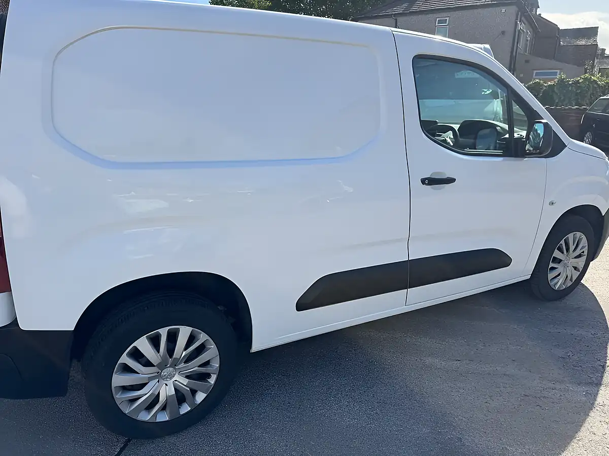 Used 2024 Peugeot Partner Professional Premium White - Interior and Exterior details 8